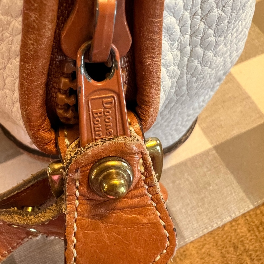 Dooney & Bourke White & British Tan Vintage Purse, Handbag, Excellent! - Picture 13 of 14